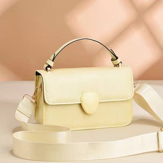 Дамска кожена чанта - цвят крем