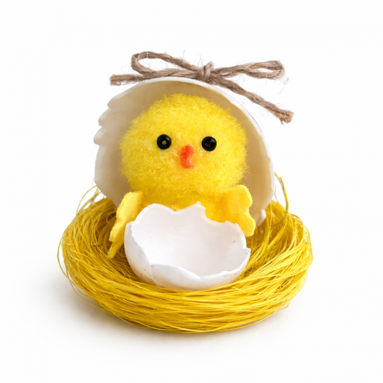 Великденско пиленце в гнездо с черпупка