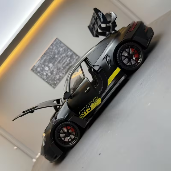 Метална количка Porsche 911 GT3 RS 992 1:24 със светлини и звук