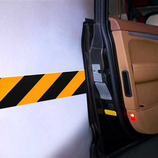 Самозалепващ протектор за стена в гараж