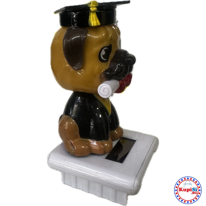 Соларна фигурка куче с диплома