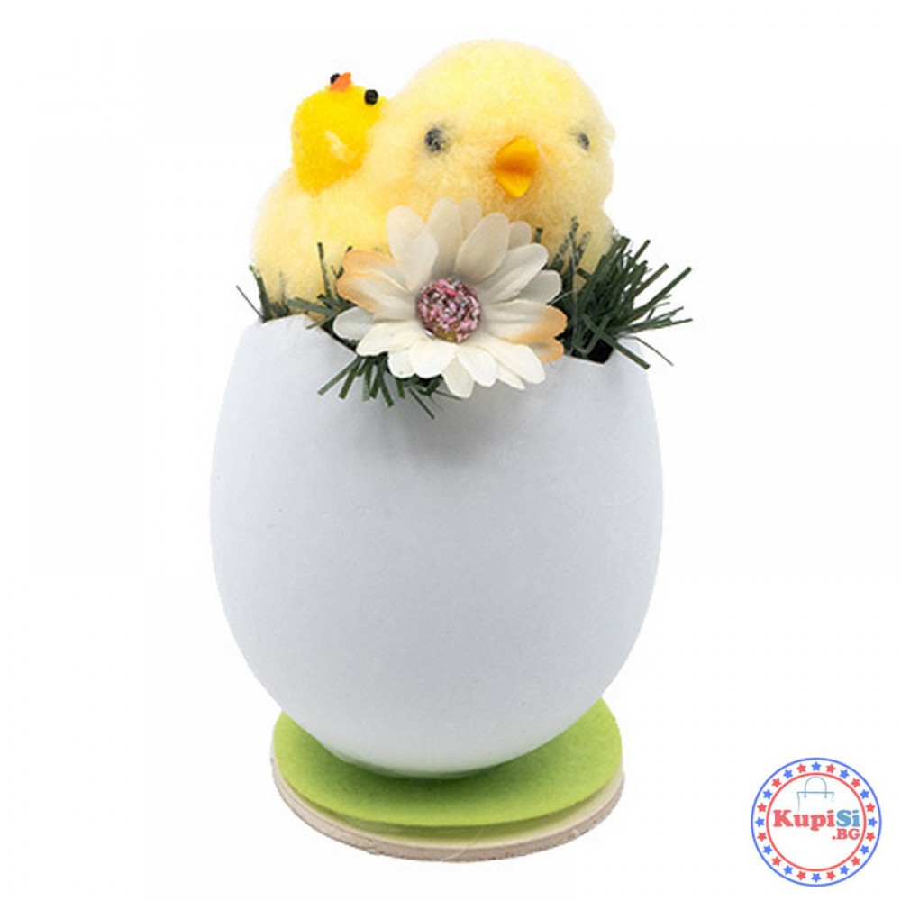 Великденско пиленце в яйце