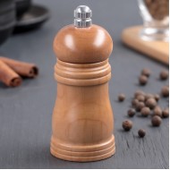 Дървена мелничка за черен пипер