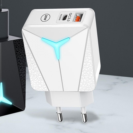 Адаптер за зареждане с USB и Type C портове Адаптер за зареждане с USB и Type C портове
