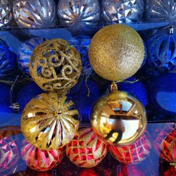 Комплект, Коледни топки, 4 цвята, 20 броя в кутия