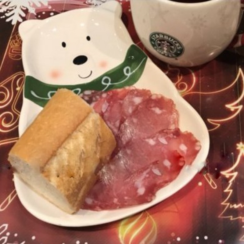 Коледна чиния с бяла мечка
