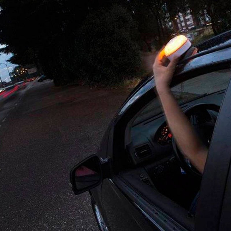 Аварийна лампа за кола