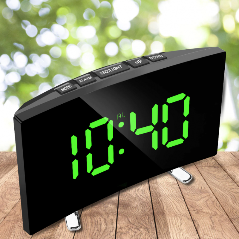 Огледален LED часовник със зелени цифри