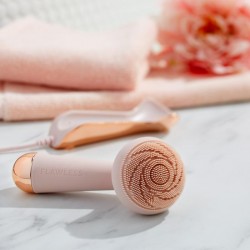 Силиконова четка за почистване на лице с масажна функция