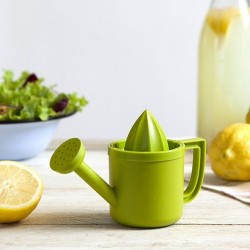 Сокоизтисквачка във формата на лейка