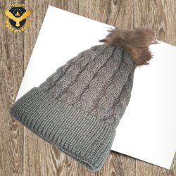Зимна дамска шапка сива