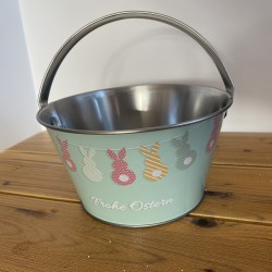 Метална Великденска кошница със Зайчета