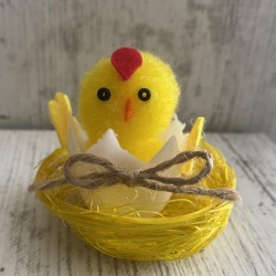 Декоративно пиленце в гнездо