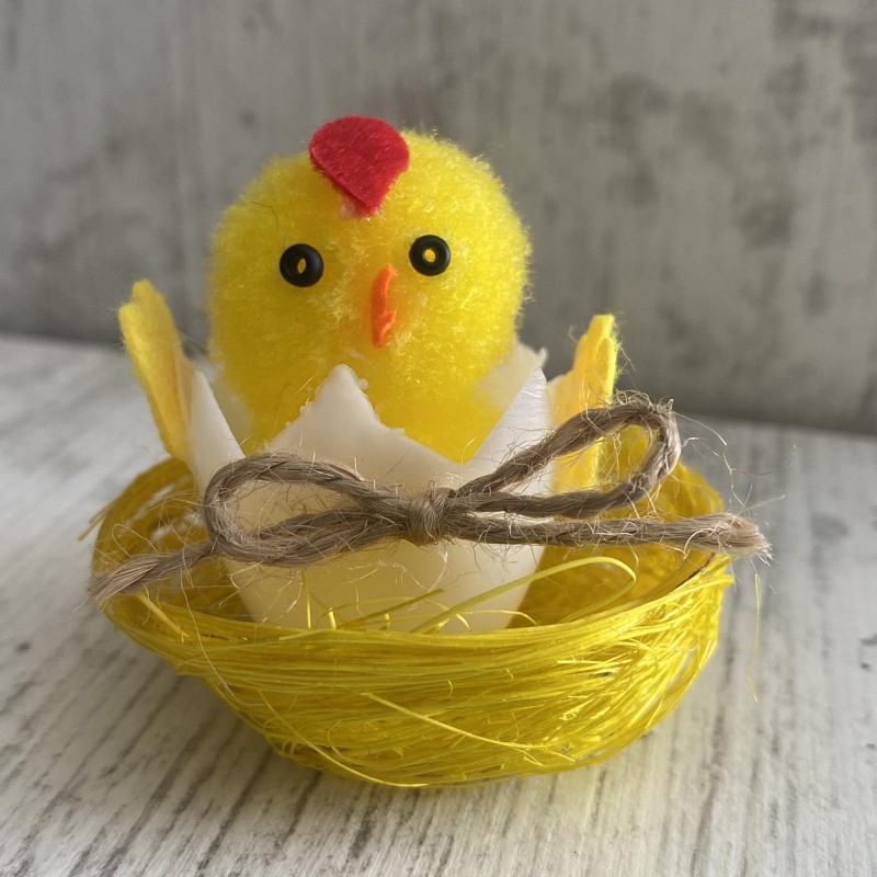 Декоративно пиленце в гнездо