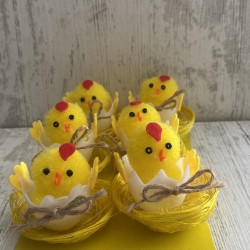 Декоративно пиленце в гнездо