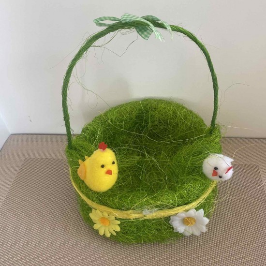 Зелена Великденска кошница с трева