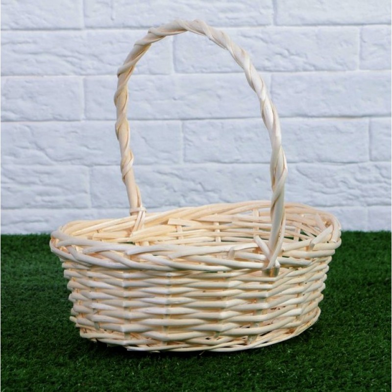 Бъла плетена Великденска кошница