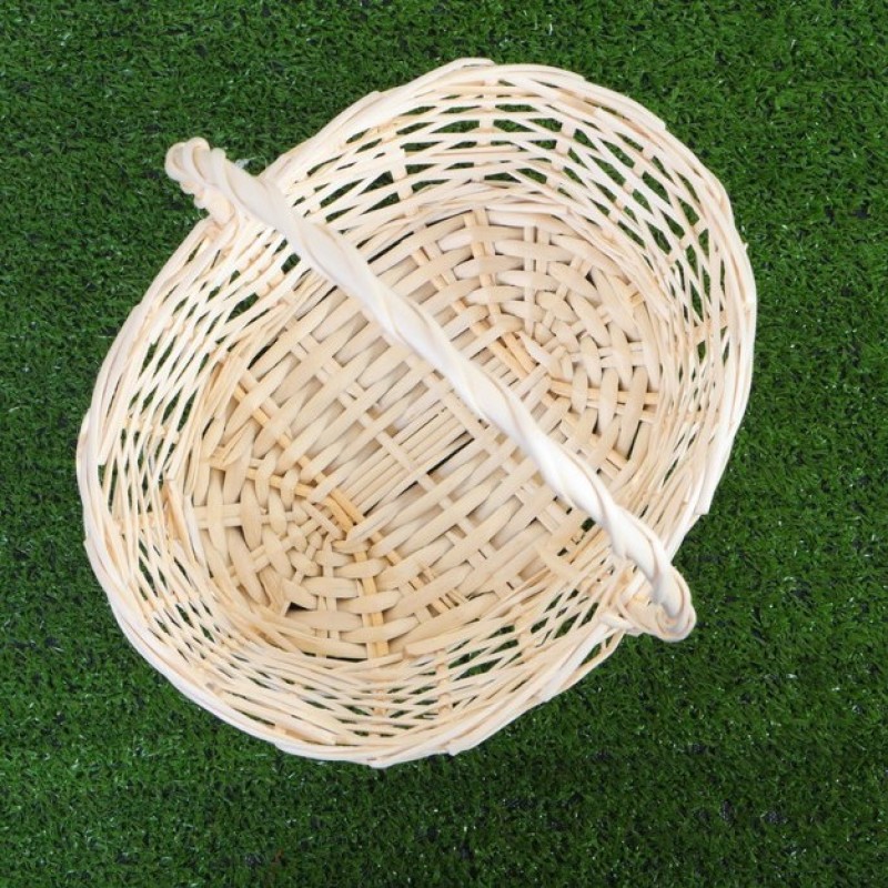 Бъла плетена Великденска кошница