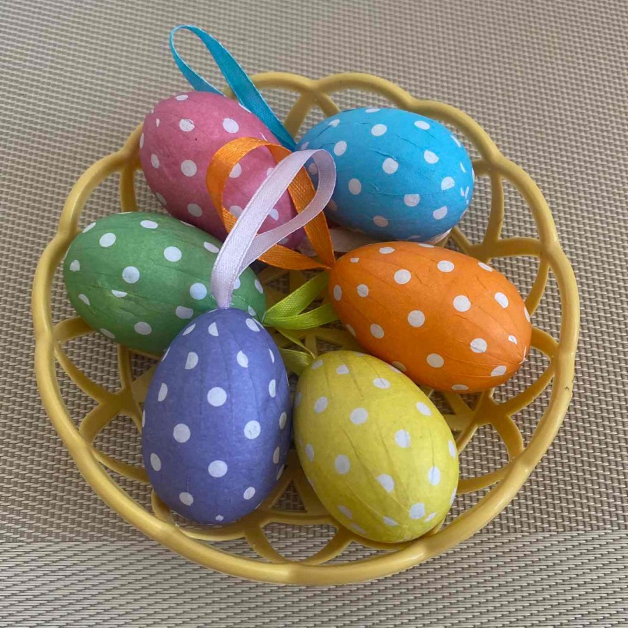 Великденски панер с декоративни яйца за украса