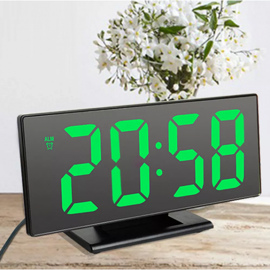 Светещ LED часовник със зелени цифри Светещ LED часовник със зелени цифри