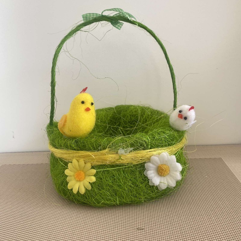 Зелена Великденска кошница с трева