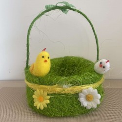 Зелена Великденска кошница с трева