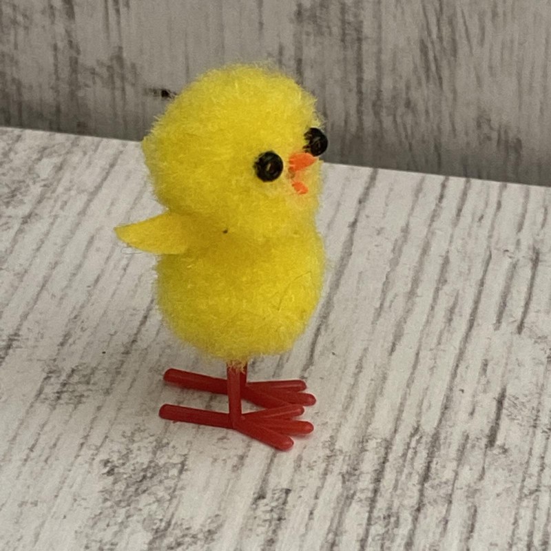 Малко декоративно Великденско пиленце