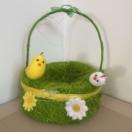 Зелена Великденска кошница с трева