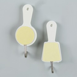 2 броя лепящи кухненски закачалки