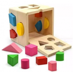 Дървен сортер с геометрични фигури
