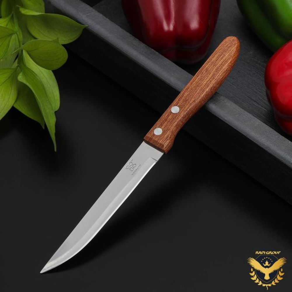 Кухненски нож с дървена дръжка