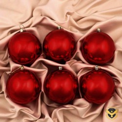Червени коледни топки