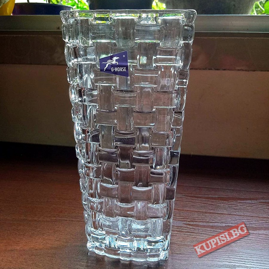 Квадратна стъклена ваза