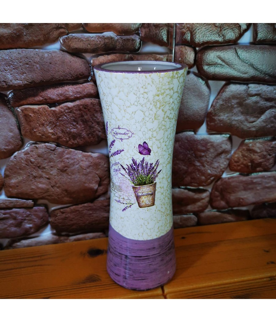 Керамична ваза с лавандула