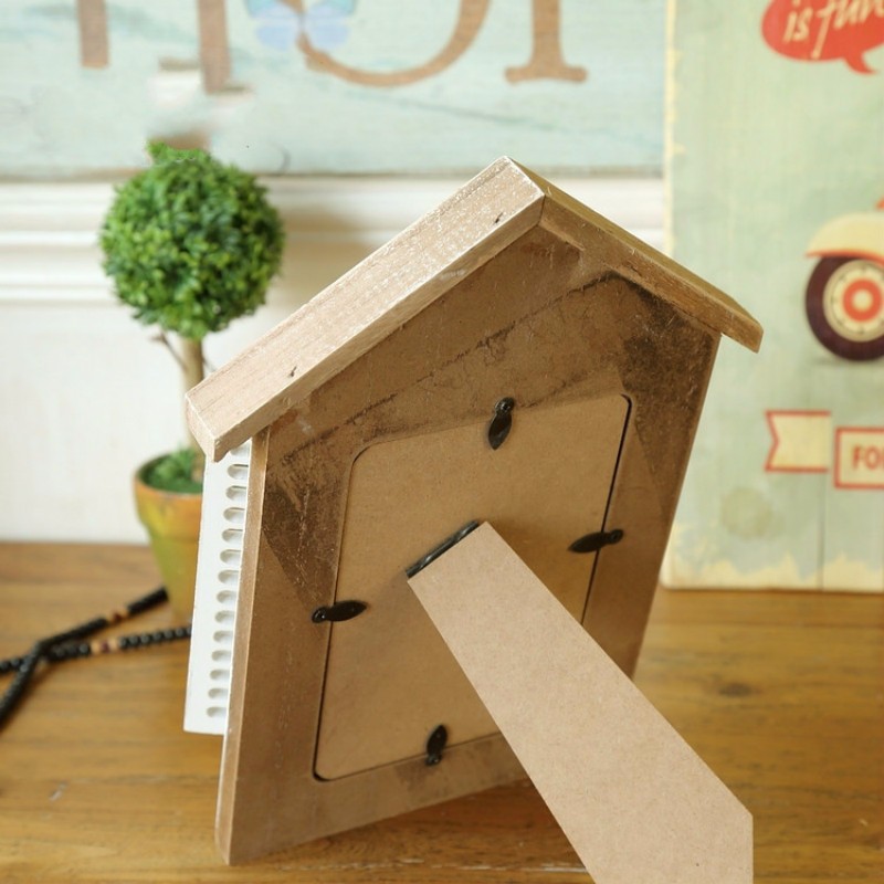 Дървена рамка за снимка с форма на къща