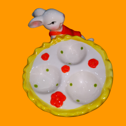 Порцеланова поставка за Великденски яйца