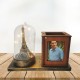 Светещ моливник с поставка за снимка