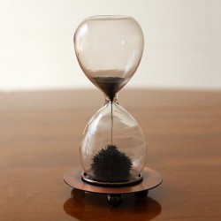 Магнитен пясъчен часовник