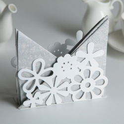 Метален салфетник с Цветя