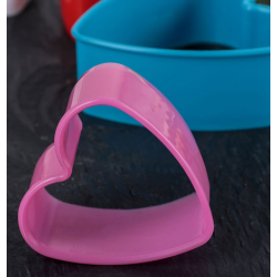 Комплект пластмасови форми за сладки "Сърца" 