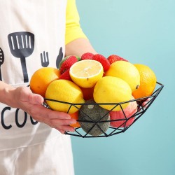 Черна метална фруктиера за плодове