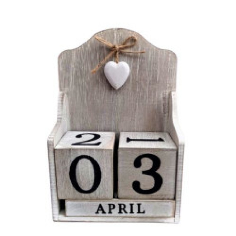 Дървен вечен календар със сърце