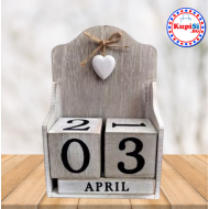 Дървен вечен календар със сърце