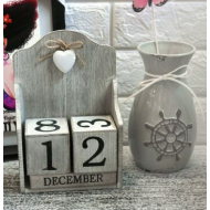 Дървен вечен календар със сърце