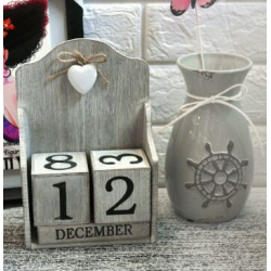 Дървен вечен календар със сърце