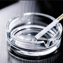 Стъклен пепелник