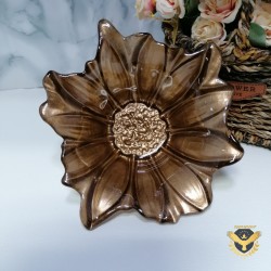 Красива златна купичка