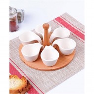 Ордьовър керамика върху дървена поставка