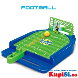 Детска футболна игра с топче
