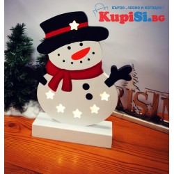 Голям светещ дървен снежен човек